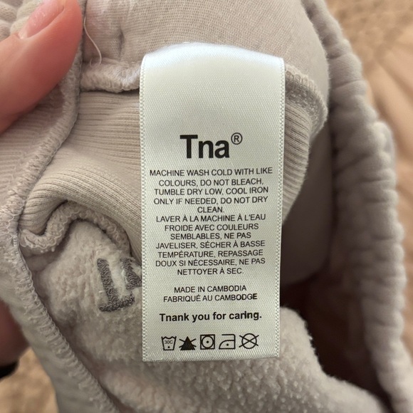 TNA (Aritzia) cozy fleece boyfriend joggers - Picture 8 of 9